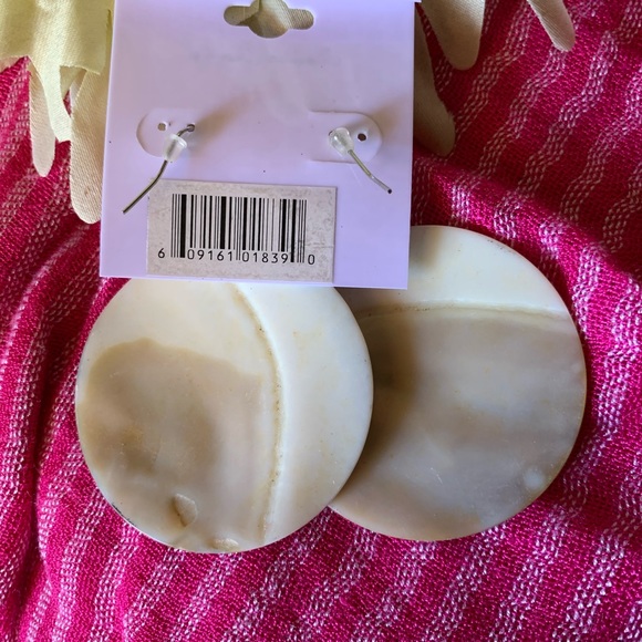 Circles Shell Earrings - Picture 2 of 2